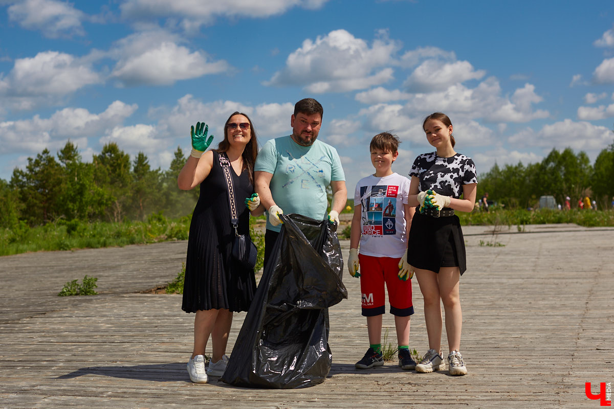 Фестиваль, или барбекю-субботник, «Чистое озеро» становится полезной традицией экоотеля «ВеЛес». Спустя год состоялось второе мероприятие, около сотни желающих очистили берег Запольского. Среди них — охотники и даже йог. Подробнее о здоровом лесном дыхании, 10 белках и 1000 утках на экс-площадке «Территории смыслов» в репортаже «Ключ-Медиа»