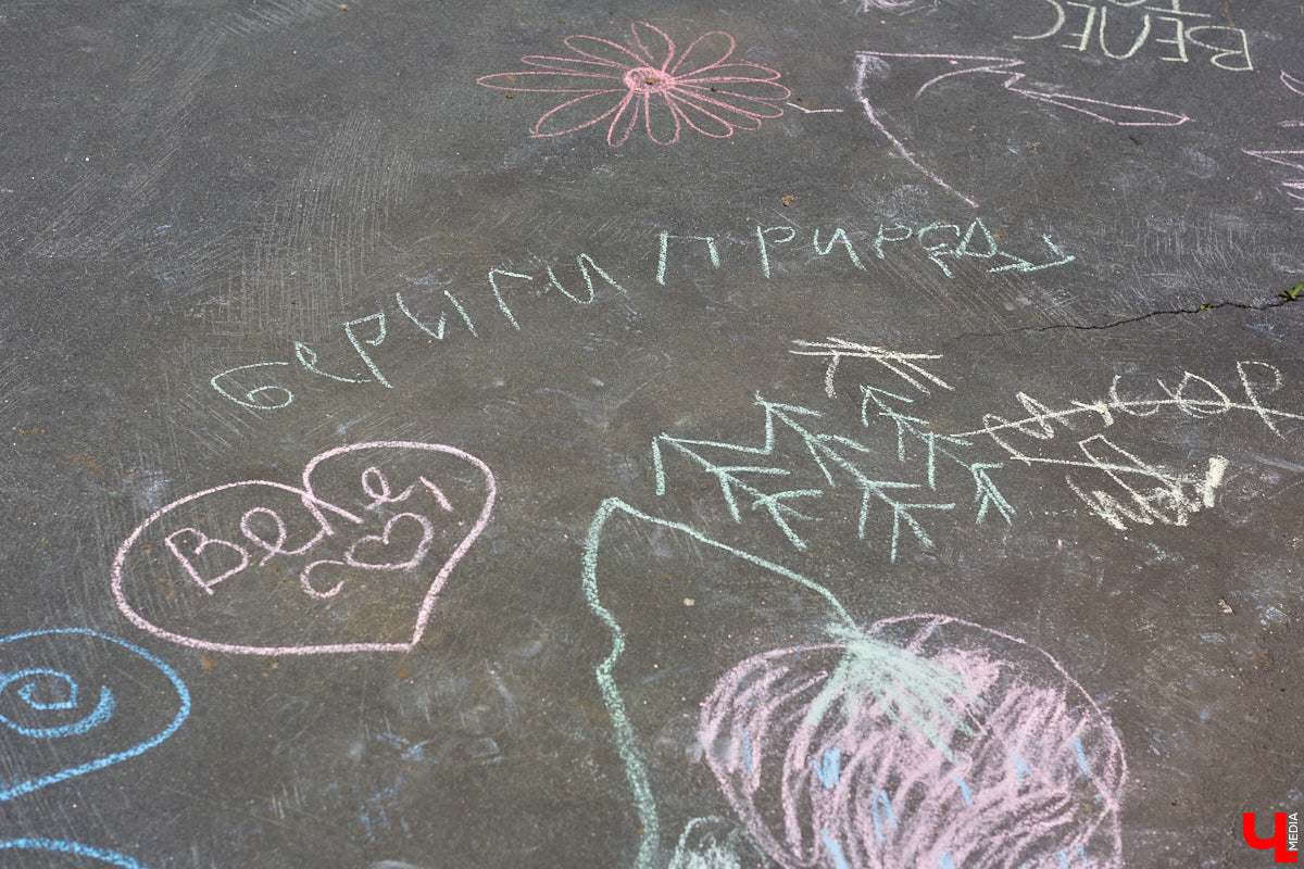 Фестиваль, или барбекю-субботник, «Чистое озеро» становится полезной традицией экоотеля «ВеЛес». Спустя год состоялось второе мероприятие, около сотни желающих очистили берег Запольского. Среди них — охотники и даже йог. Подробнее о здоровом лесном дыхании, 10 белках и 1000 утках на экс-площадке «Территории смыслов» в репортаже «Ключ-Медиа»