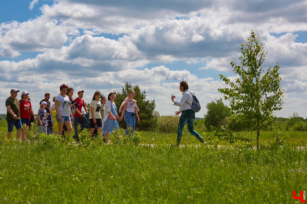 Фестиваль, или барбекю-субботник, «Чистое озеро» становится полезной традицией экоотеля «ВеЛес». Спустя год состоялось второе мероприятие, около сотни желающих очистили берег Запольского. Среди них — охотники и даже йог. Подробнее о здоровом лесном дыхании, 10 белках и 1000 утках на экс-площадке «Территории смыслов» в репортаже «Ключ-Медиа»