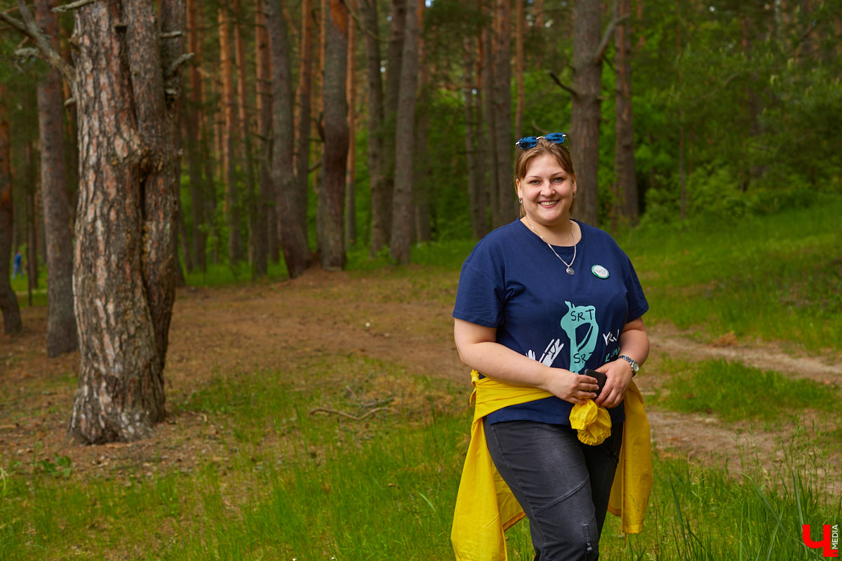 Фестиваль, или барбекю-субботник, «Чистое озеро» становится полезной традицией экоотеля «ВеЛес». Спустя год состоялось второе мероприятие, около сотни желающих очистили берег Запольского. Среди них — охотники и даже йог. Подробнее о здоровом лесном дыхании, 10 белках и 1000 утках на экс-площадке «Территории смыслов» в репортаже «Ключ-Медиа»