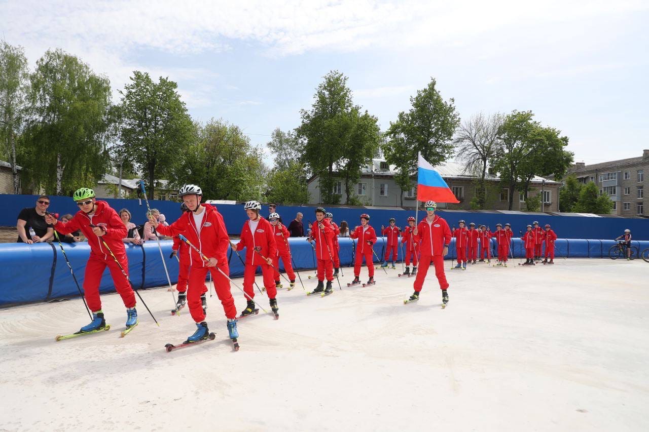В начале июня Александр Авдеев анонсировал немало масштабных и скорых открытий: лыжероллерная трасса в Александрове, горнолыжная во Владимире, аквапарк в Суздале. И это далеко не все! Рассказываем о спортивно-интерактивных (и не только) точках, появления или реконструкции которых 33-й регион ожидает давно.