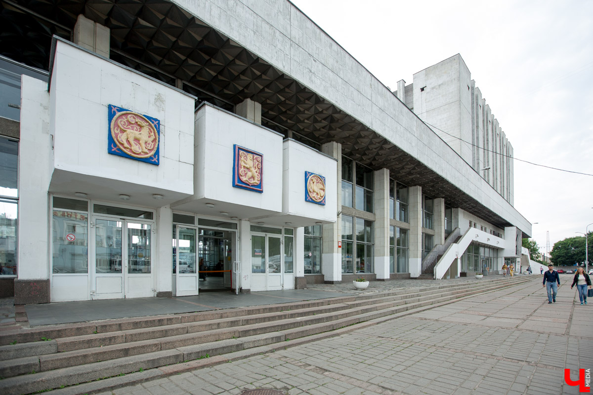 В начале июня Александр Авдеев анонсировал немало масштабных и скорых открытий: лыжероллерная трасса в Александрове, горнолыжная во Владимире, аквапарк в Суздале. И это далеко не все! Рассказываем о спортивно-интерактивных (и не только) точках, появления или реконструкции которых 33-й регион ожидает давно.