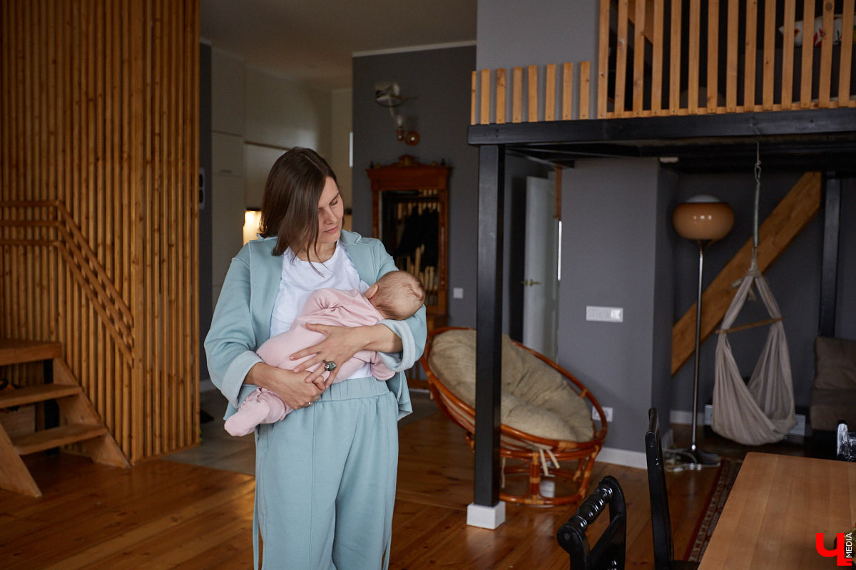 Владимирцы с пятью детьми поселились на лесном хуторе и превратили в симпатичную дачу квартиру в самом центре города.