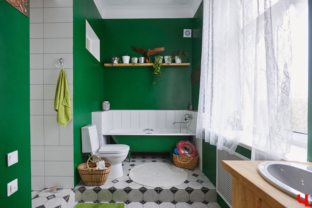 Владимирцы с пятью детьми поселились на лесном хуторе и превратили в симпатичную дачу квартиру в самом центре города.