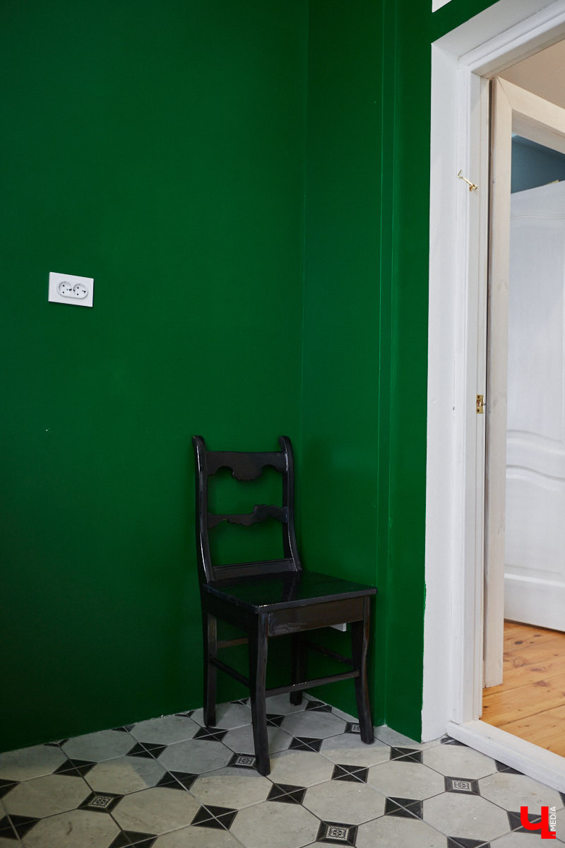 Владимирцы с пятью детьми поселились на лесном хуторе и превратили в симпатичную дачу квартиру в самом центре города.