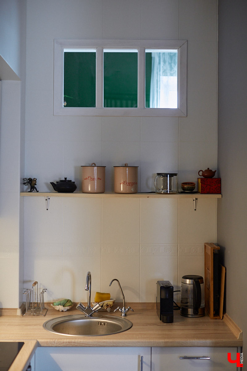 Владимирцы с пятью детьми поселились на лесном хуторе и превратили в симпатичную дачу квартиру в самом центре города.