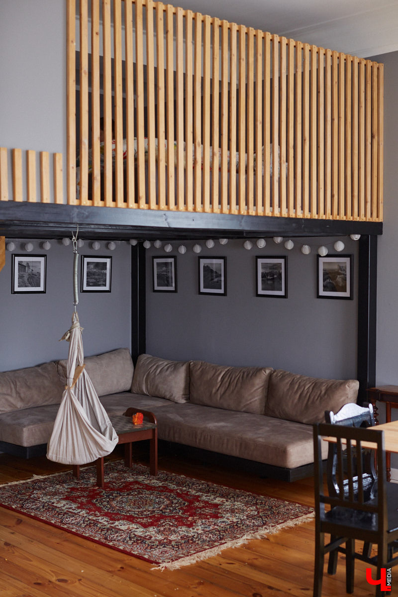 Владимирцы с пятью детьми поселились на лесном хуторе и превратили в симпатичную дачу квартиру в самом центре города.