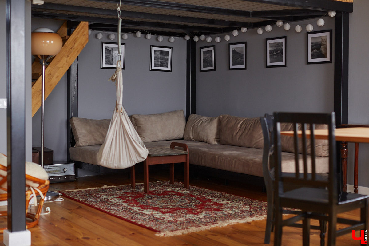 Владимирцы с пятью детьми поселились на лесном хуторе и превратили в симпатичную дачу квартиру в самом центре города.