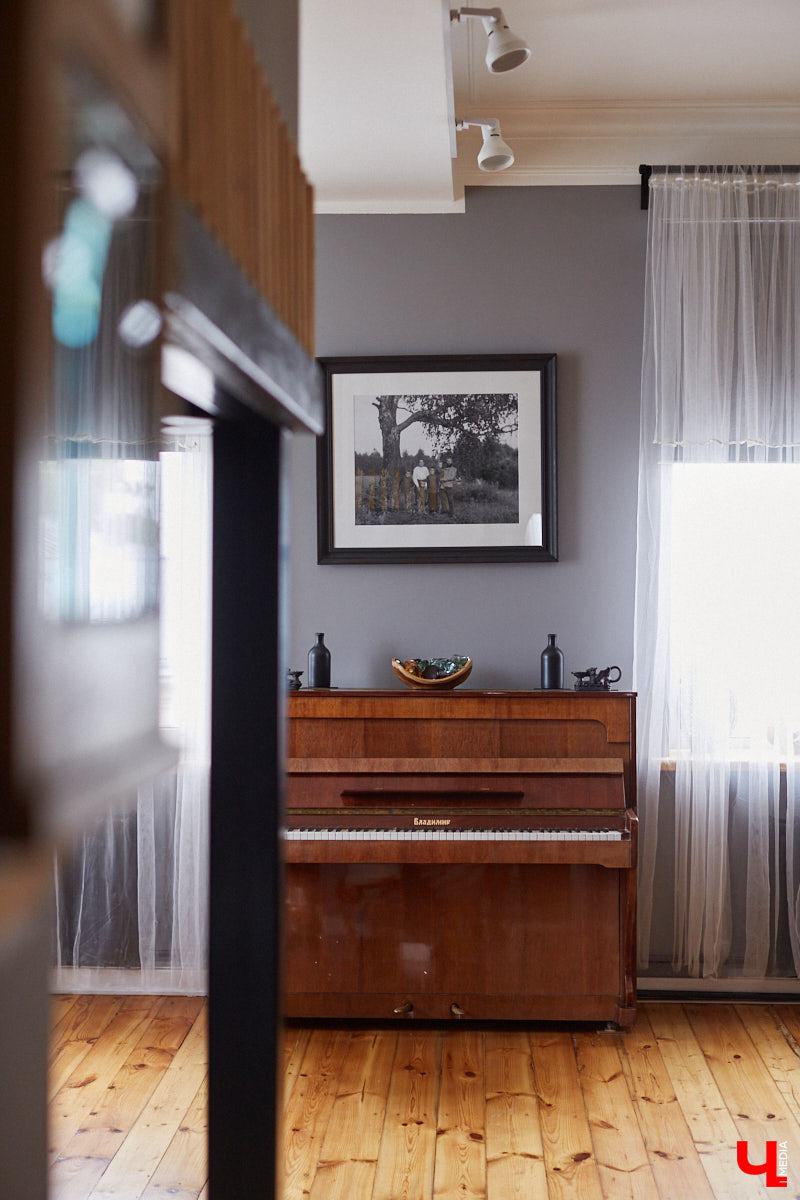 Владимирцы с пятью детьми поселились на лесном хуторе и превратили в симпатичную дачу квартиру в самом центре города.