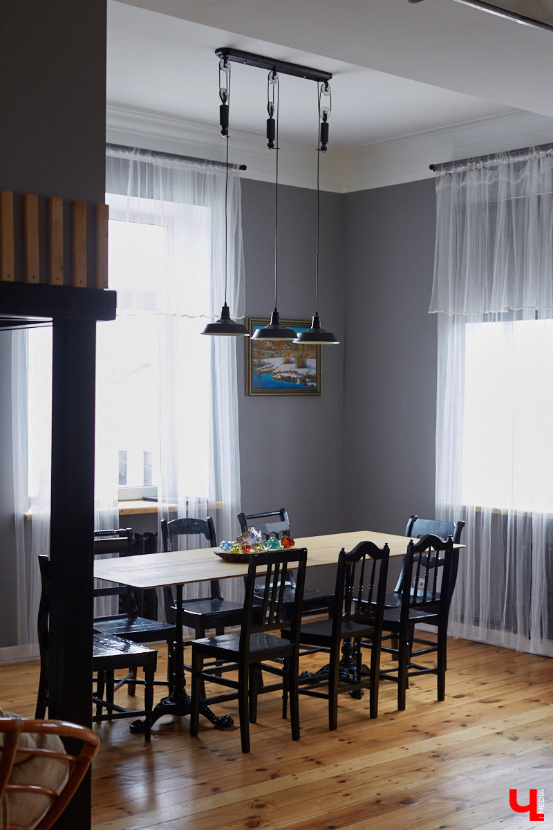 Владимирцы с пятью детьми поселились на лесном хуторе и превратили в симпатичную дачу квартиру в самом центре города.