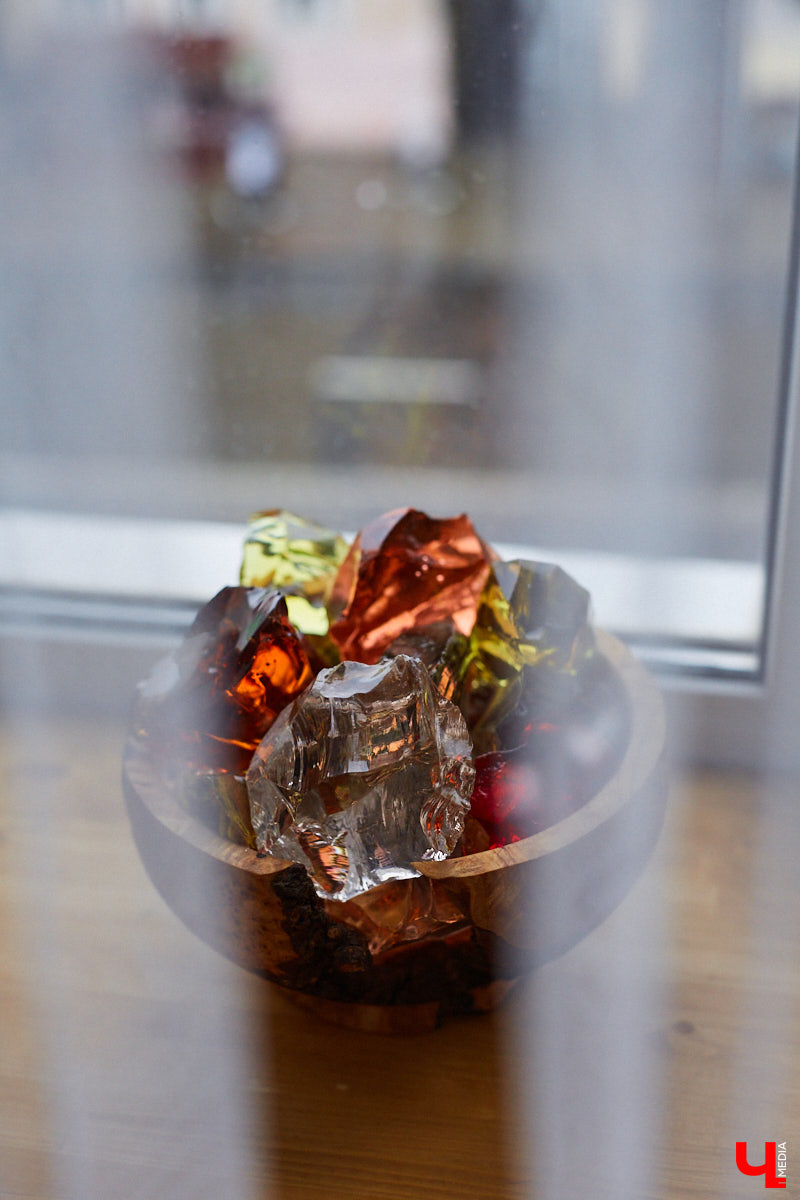 Владимирцы с пятью детьми поселились на лесном хуторе и превратили в симпатичную дачу квартиру в самом центре города.