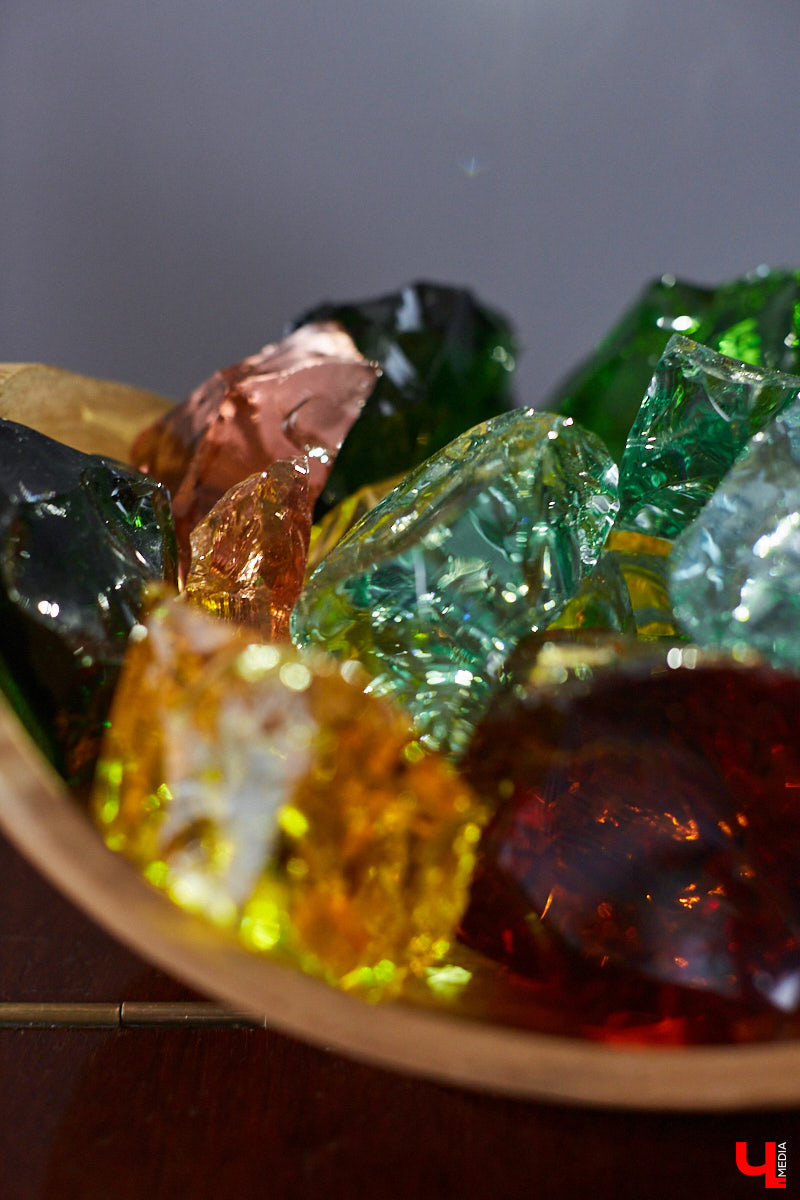 Владимирцы с пятью детьми поселились на лесном хуторе и превратили в симпатичную дачу квартиру в самом центре города.