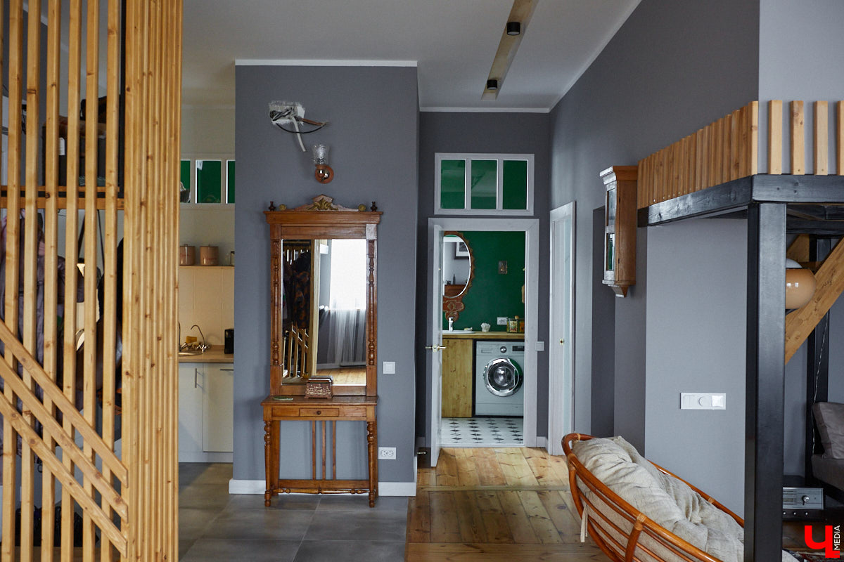 Владимирцы с пятью детьми поселились на лесном хуторе и превратили в симпатичную дачу квартиру в самом центре города.