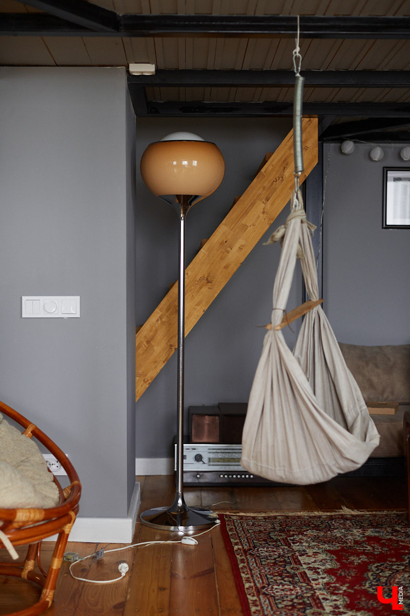 Владимирцы с пятью детьми поселились на лесном хуторе и превратили в симпатичную дачу квартиру в самом центре города.