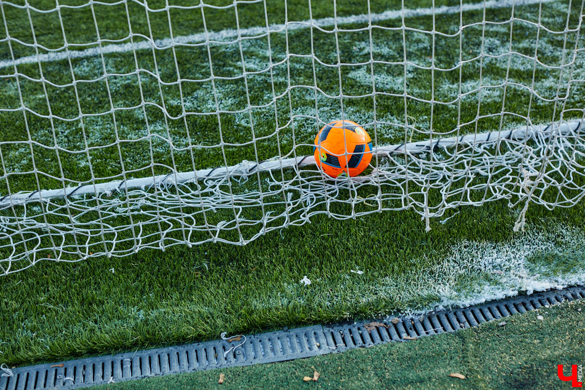 Пятого июня футболисты владимирского «Торпедо» победой над ФК «Луки-Энергия» закрыли сезон 2021-2022 годов, после чего ушли в летний отпуск. События завершившегося сезона войдут в историю ФК «Торпедо», уверен пресс-атташе Владимир Никольский. Почему? Узнаем подробности у официального представителя команды.