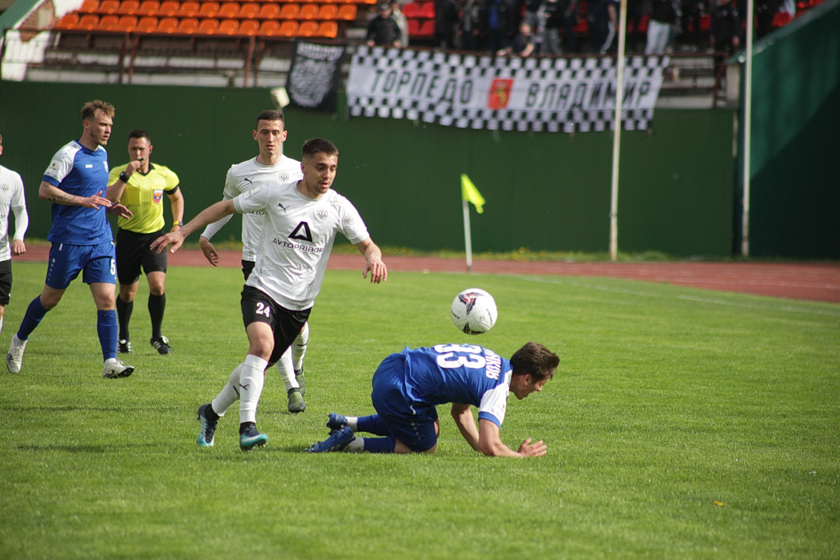 Пятого июня футболисты владимирского «Торпедо» победой над ФК «Луки-Энергия» закрыли сезон 2021-2022 годов, после чего ушли в летний отпуск. События завершившегося сезона войдут в историю ФК «Торпедо», уверен пресс-атташе Владимир Никольский. Почему? Узнаем подробности у официального представителя команды.