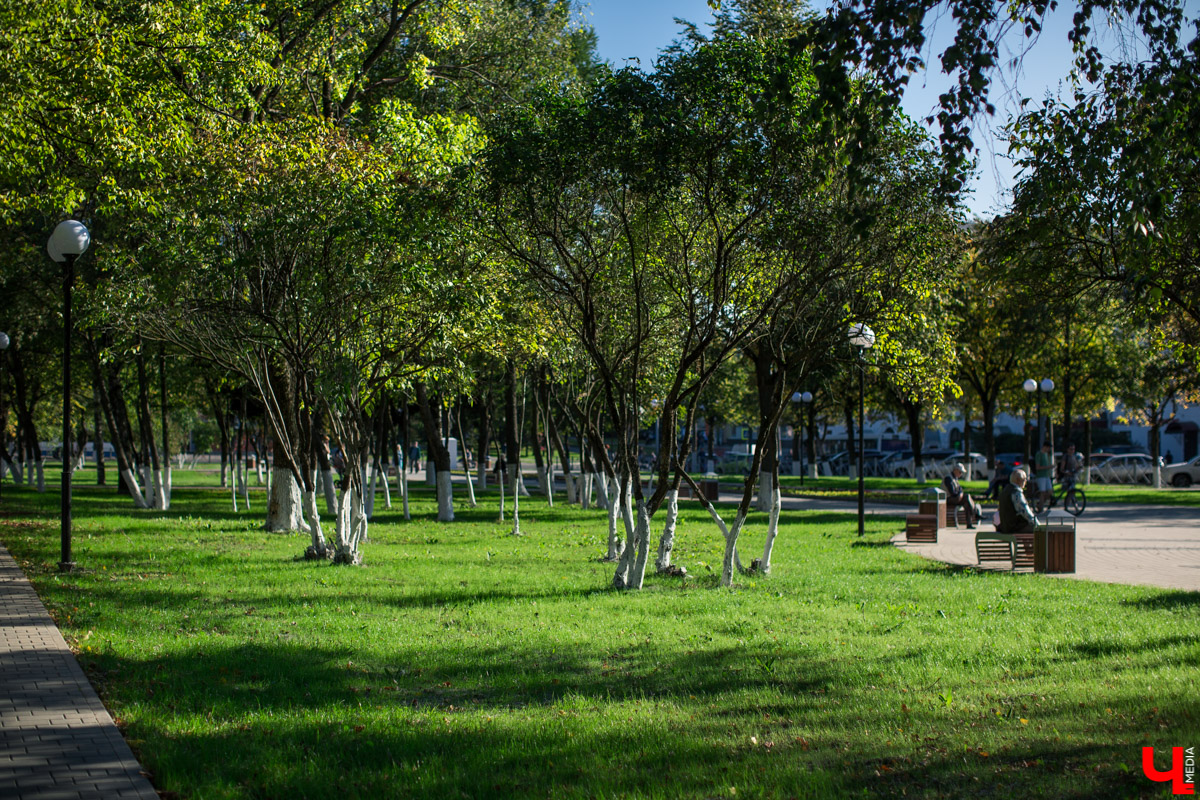 Тропические ливни третьи сутки заливают Урал и Восток Европейской России. Деревни и крупные города буквально затапливает водой. Сопровождает стихию порывистый ветер. А у нас за окном поют птички и небо, на удивление, чистое. Ждать ли непогоду владимирцам, или у нас есть шанс в ближайшие дни искупаться не под дождем, а в водоеме?