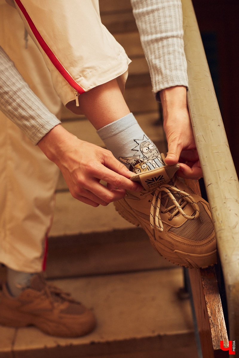 На счету 25-летней актрисы Владимирского театра драмы блестяще сыгранные роли во многих спектаклях. Времени на подготовку и репетиции у нее уходит много, а вот на то, чтобы подобрать повседневный look, его почти нет. Поэтому в ход идут расслабленные образы и минимум аксессуаров в противовес сложным сценическим костюмам.