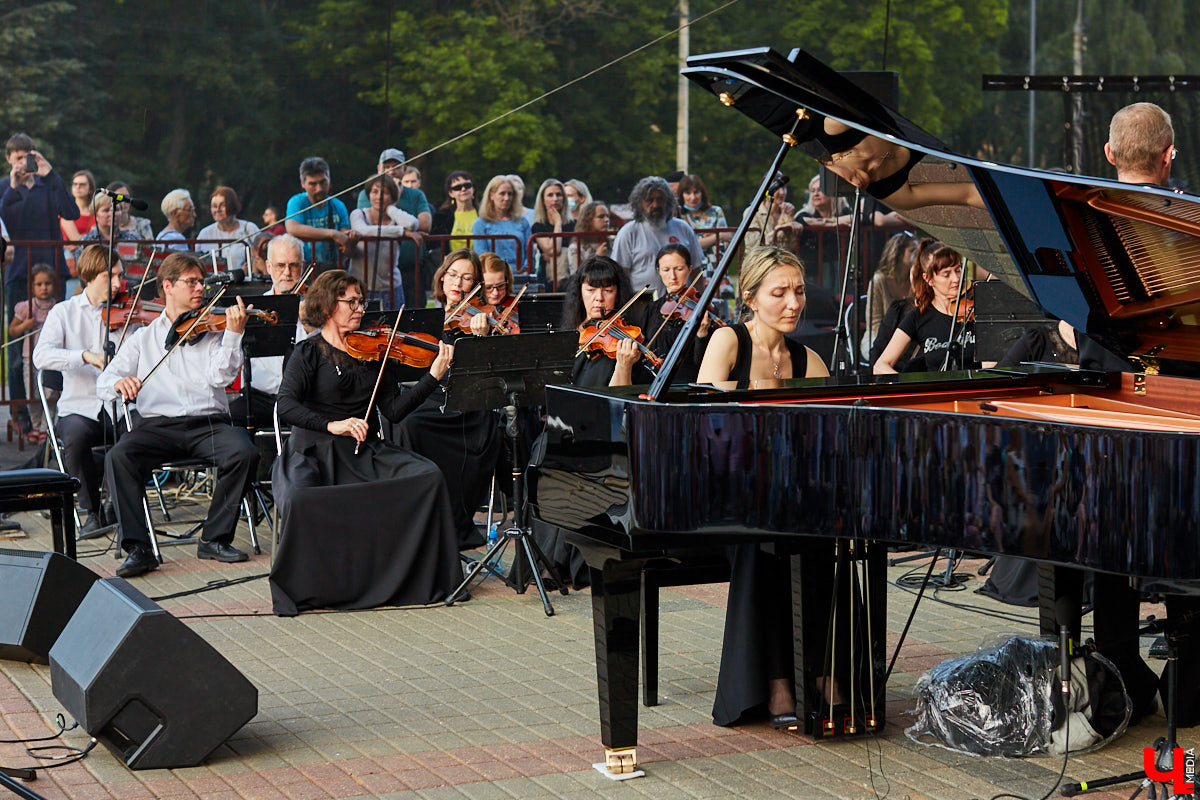 Киржач в эпицентре событий! На днях он стал первым героем нового телевизионного проекта, который скоро выйдет на Первом канале. Съемочная группа работала в городе 4 дня. А вчера в Киржаче стартовал грандиозный музыкальный фестиваль.