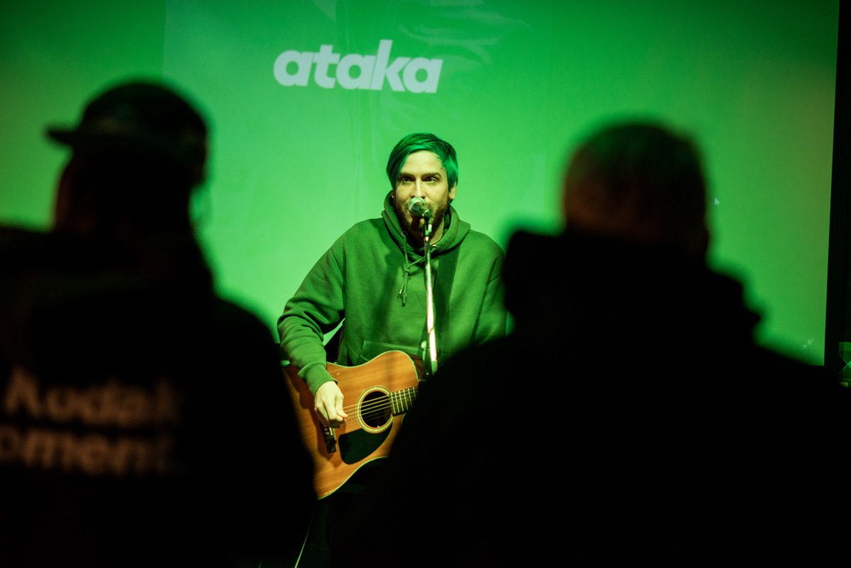 Первый большой тур, преданные фанаты из Ленинградской области, новый сингл «Падает дождь». Местные поп-панки ataka делятся новостями с недавних ивентов и приглашают на концерты во Владимире, Москве и Нижнем Новгороде.