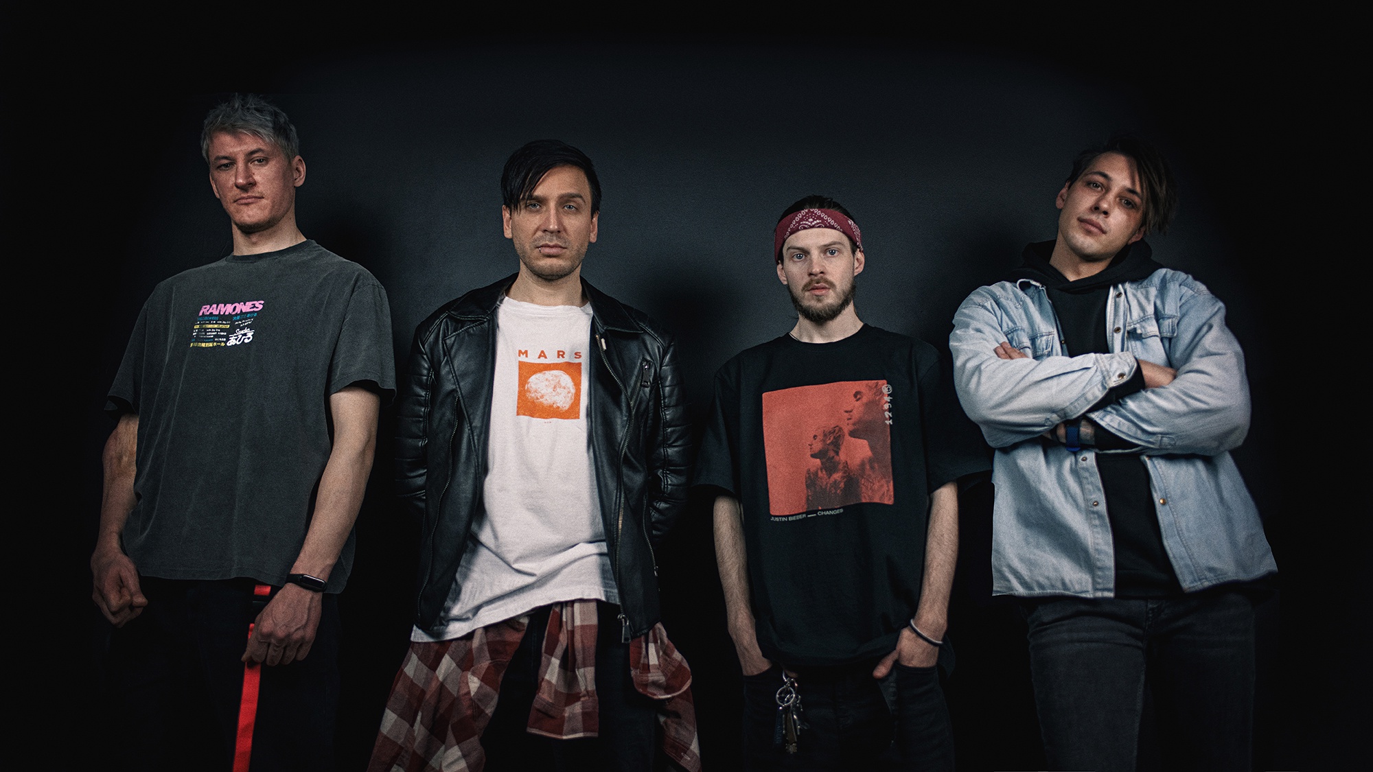 Первый большой тур, преданные фанаты из Ленинградской области, новый сингл «Падает дождь». Местные поп-панки ataka делятся новостями с недавних ивентов и приглашают на концерты во Владимире, Москве и Нижнем Новгороде.