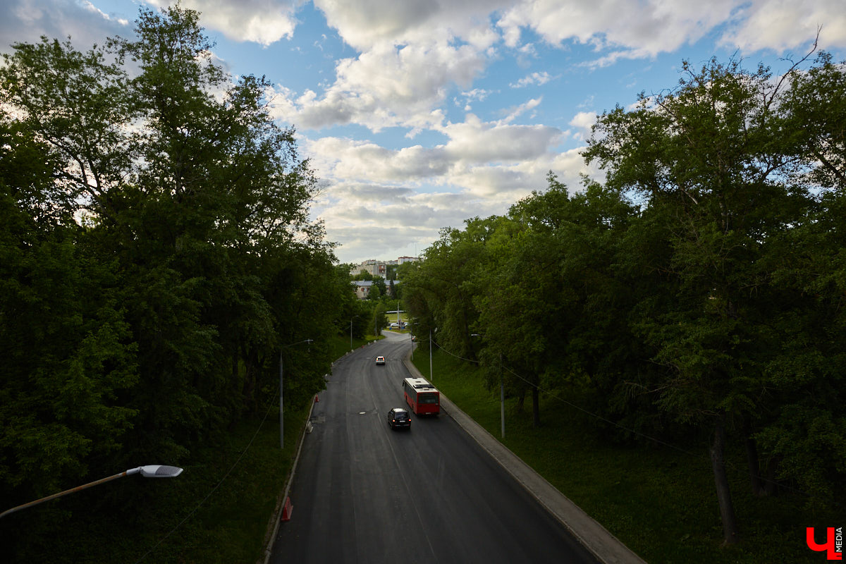 Многие ли владимирцы знают о существовании Манежного тупика в центре города? Там всего-то четыре здания. Жилых домов на этой улице нет. А ведь когда-то ей не брезговали даже князья и губернаторы! Впрочем, давайте обо всем по порядку…