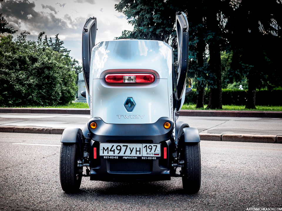 А что вы сделаете, если встретите необычный автомобиль на дороге? Как минимум, фотографию. В объектив жителей области попали сразу несколько раритетных авто. Расскажем, какие именно.