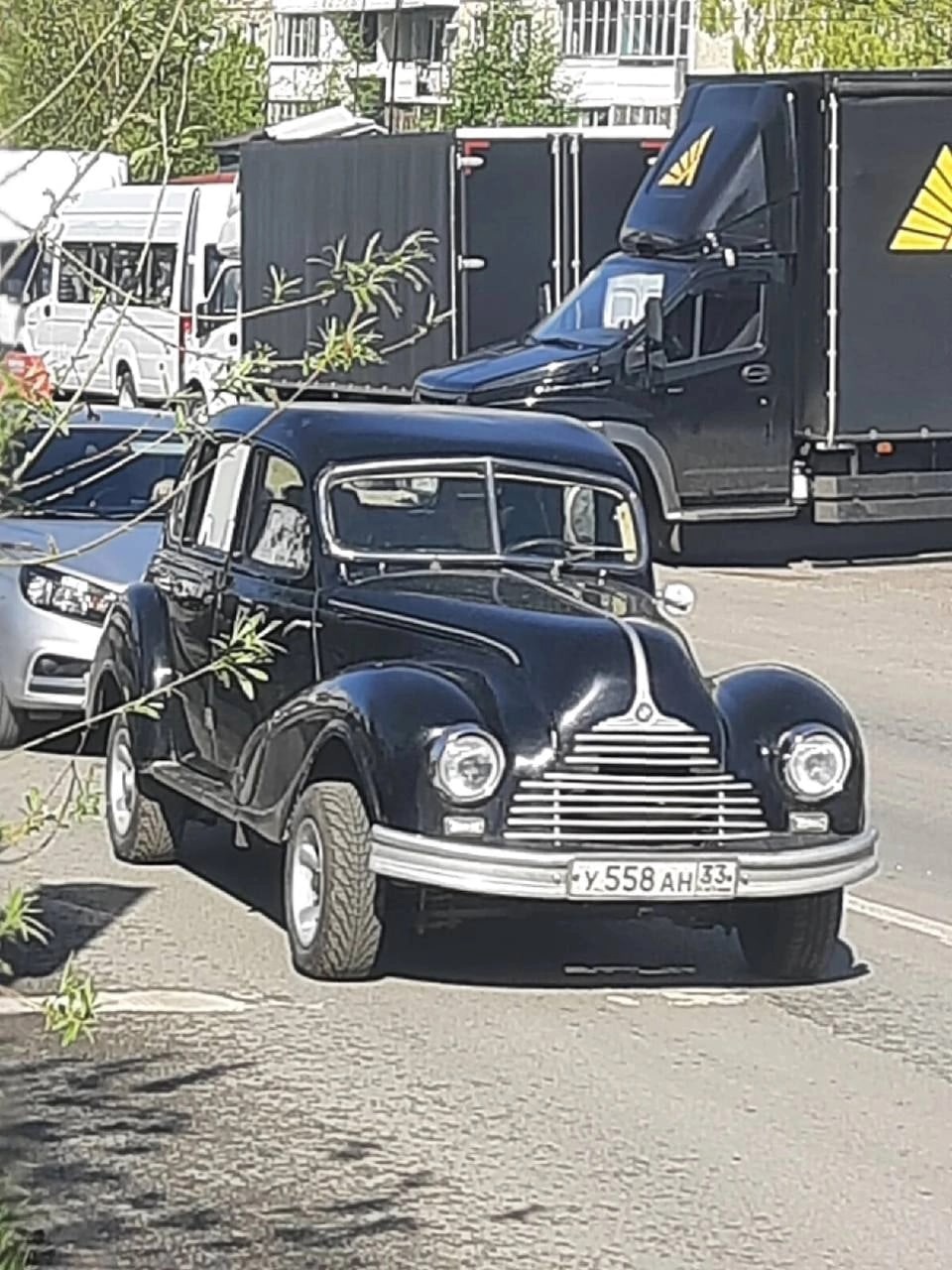 А что вы сделаете, если встретите необычный автомобиль на дороге? Как минимум, фотографию. В объектив жителей области попали сразу несколько раритетных авто. Расскажем, какие именно.