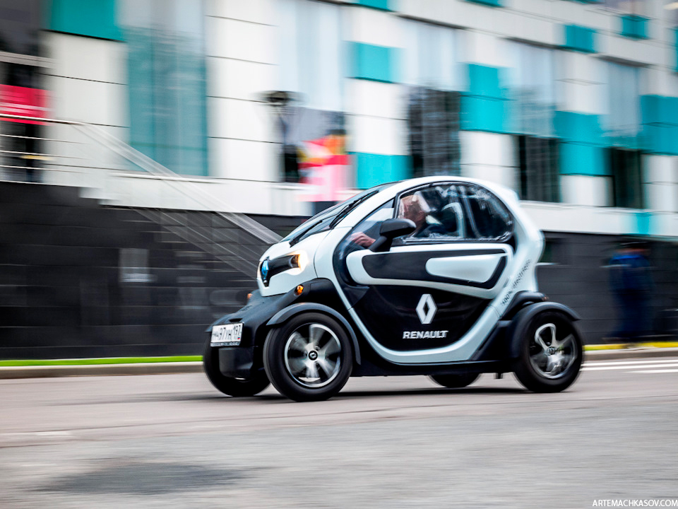 А что вы сделаете, если встретите необычный автомобиль на дороге? Как минимум, фотографию. В объектив жителей области попали сразу несколько раритетных авто. Расскажем, какие именно.