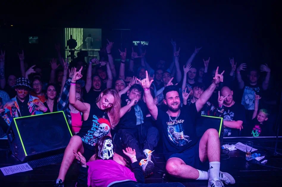 12 июня во Владимире зажгли четыре молодых и динамично набирающих обороты коллектива, подарив местным меломанам свежий и актуальный поп-панк.