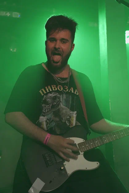 12 июня во Владимире зажгли четыре молодых и динамично набирающих обороты коллектива, подарив местным меломанам свежий и актуальный поп-панк.