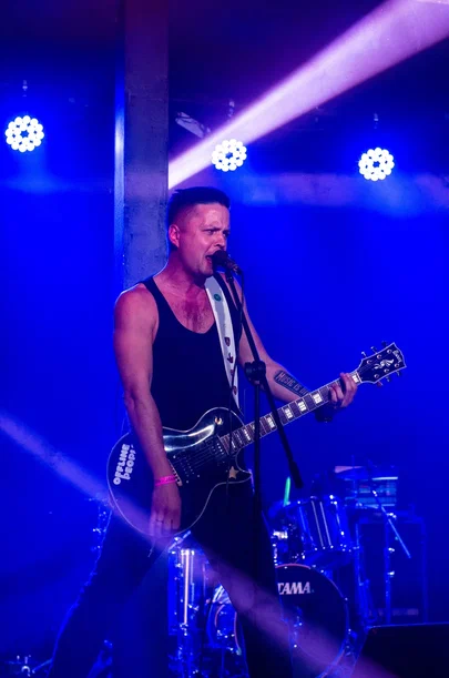 12 июня во Владимире зажгли четыре молодых и динамично набирающих обороты коллектива, подарив местным меломанам свежий и актуальный поп-панк.