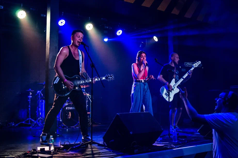 12 июня во Владимире зажгли четыре молодых и динамично набирающих обороты коллектива, подарив местным меломанам свежий и актуальный поп-панк.