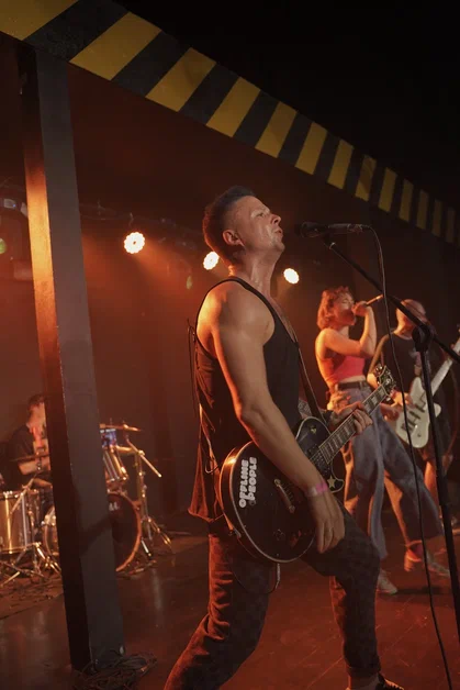 12 июня во Владимире зажгли четыре молодых и динамично набирающих обороты коллектива, подарив местным меломанам свежий и актуальный поп-панк.