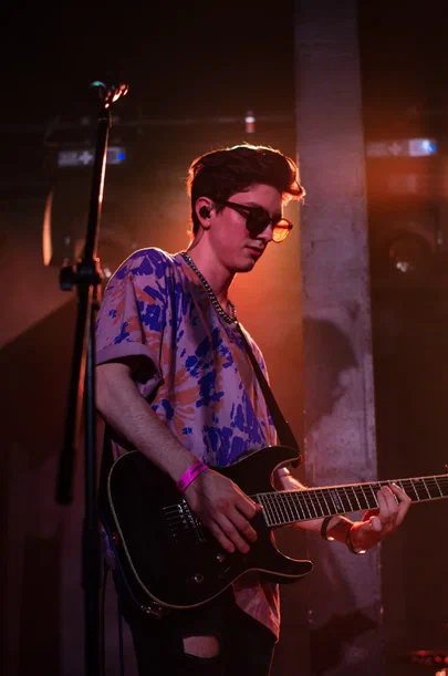 12 июня во Владимире зажгли четыре молодых и динамично набирающих обороты коллектива, подарив местным меломанам свежий и актуальный поп-панк.