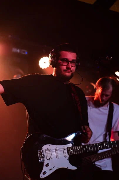 12 июня во Владимире зажгли четыре молодых и динамично набирающих обороты коллектива, подарив местным меломанам свежий и актуальный поп-панк.