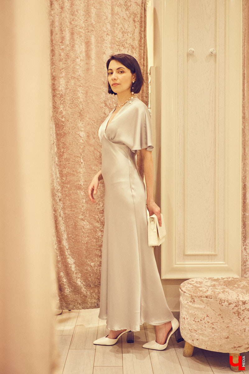 Не знаете, как подобрать модный наряд на грядущее торжество? Тогда наша подборка праздничных образов на выпускной как раз вовремя. К слову, они подойдут не только для школьного бала, но и для других мероприятий, например, свадьбы друзей или празднования дня рождения.