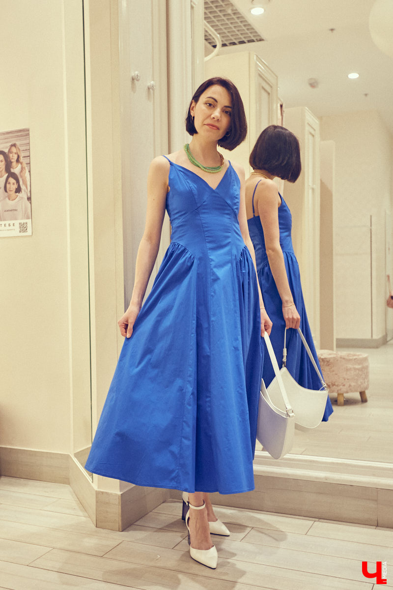 Не знаете, как подобрать модный наряд на грядущее торжество? Тогда наша подборка праздничных образов на выпускной как раз вовремя. К слову, они подойдут не только для школьного бала, но и для других мероприятий, например, свадьбы друзей или празднования дня рождения.