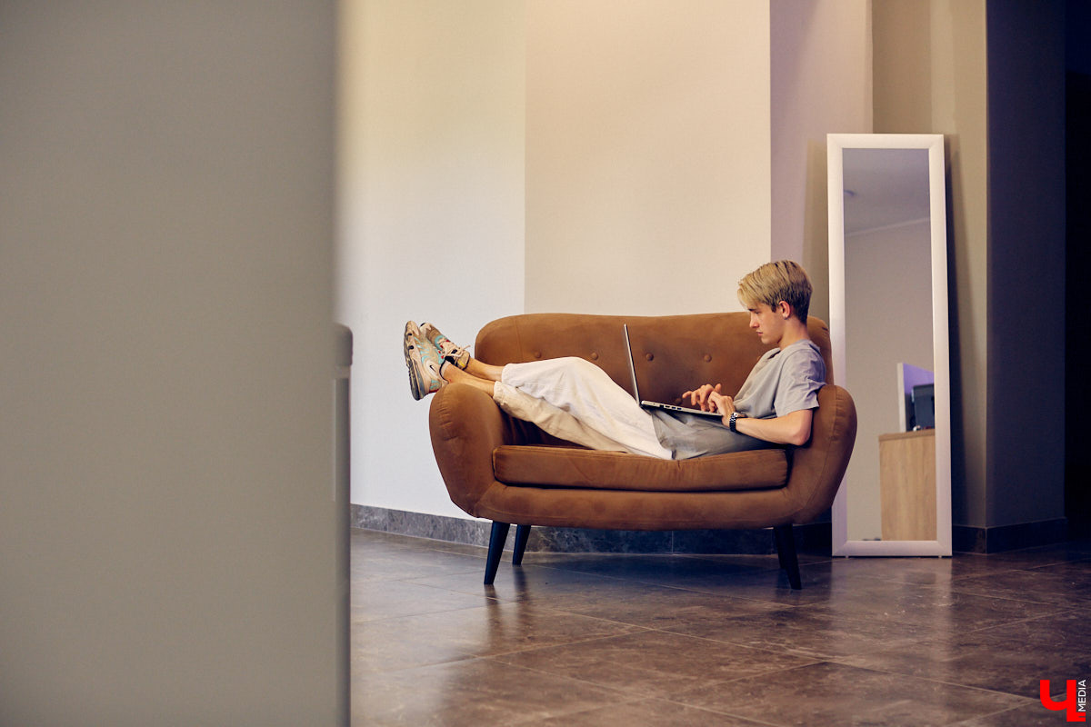 Вадим Вавиловский, или theSprint, – тиктокер из Владимира, у которого 1,5 млн подписчиков. Постановы, проплаченные товары, бессмысленные тренды ради попадания в рекомендации. Больше о жизни блогера, который теперь остался без главной рабочей площадки, читайте в рубрике «Неудобные вопросы».