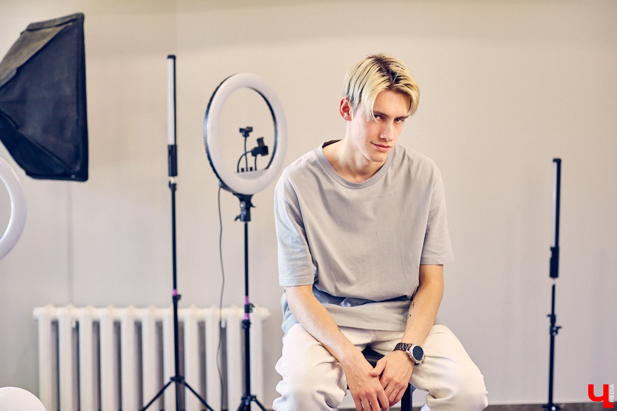 Вадим Вавиловский, или theSprint, – тиктокер из Владимира, у которого 1,5 млн подписчиков. Постановы, проплаченные товары, бессмысленные тренды ради попадания в рекомендации. Больше о жизни блогера, который теперь остался без главной рабочей площадки, читайте в рубрике «Неудобные вопросы».