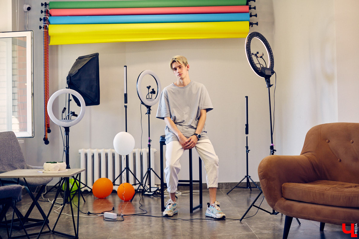 Вадим Вавиловский, или theSprint, – тиктокер из Владимира, у которого 1,5 млн подписчиков. Постановы, проплаченные товары, бессмысленные тренды ради попадания в рекомендации. Больше о жизни блогера, который теперь остался без главной рабочей площадки, читайте в рубрике «Неудобные вопросы».