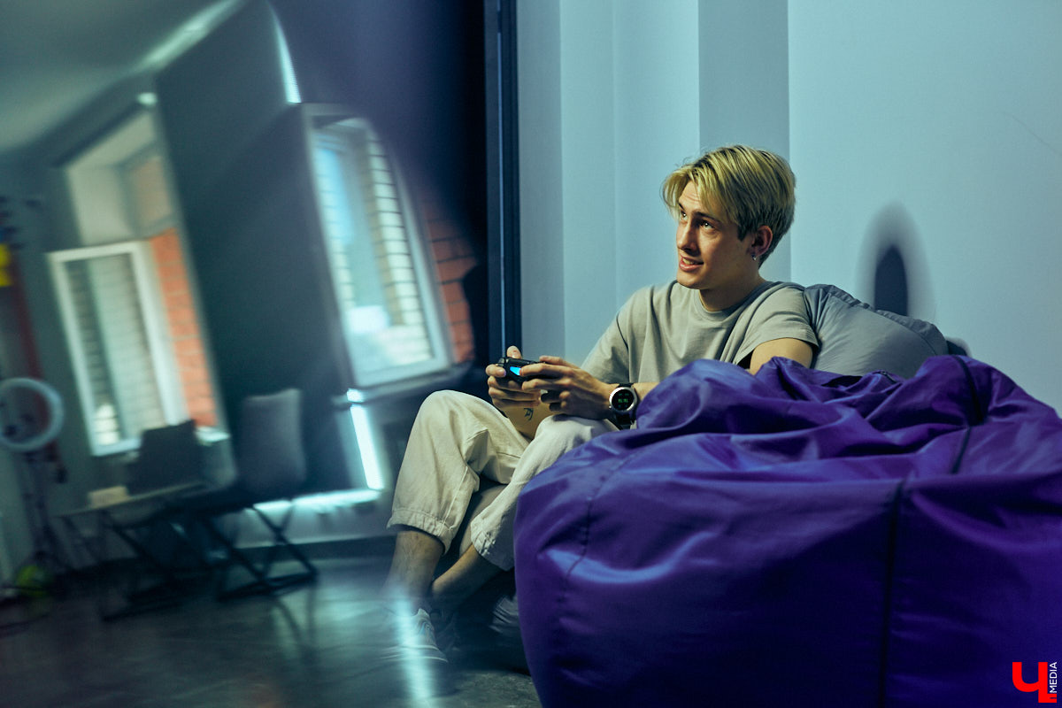 Вадим Вавиловский, или theSprint, – тиктокер из Владимира, у которого 1,5 млн подписчиков. Постановы, проплаченные товары, бессмысленные тренды ради попадания в рекомендации. Больше о жизни блогера, который теперь остался без главной рабочей площадки, читайте в рубрике «Неудобные вопросы».