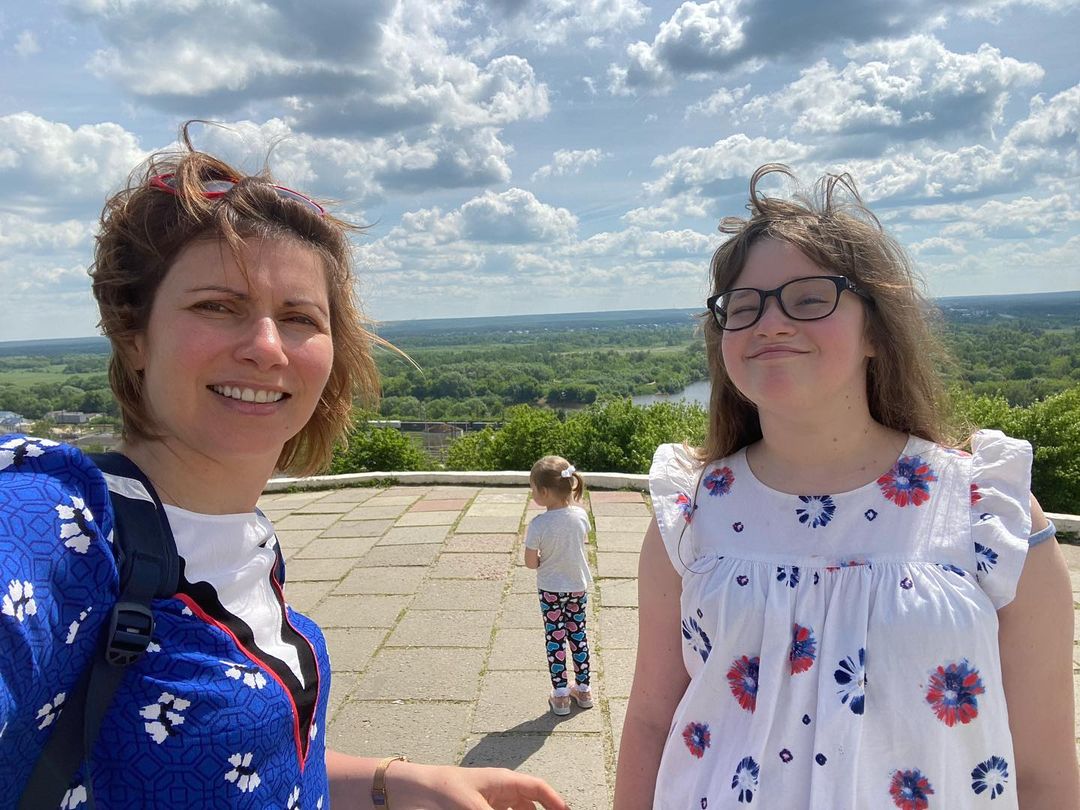 Не только мы отдыхали в минувший уик-энд на просторах любимого региона, но и медийные персоны из Москвы. Они провели праздничные выходные во Владимире и Суздале. 