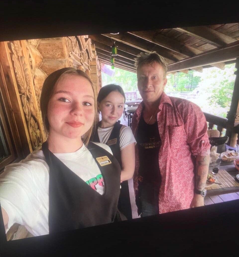 Не только мы отдыхали в минувший уик-энд на просторах любимого региона, но и медийные персоны из Москвы. Они провели праздничные выходные во Владимире и Суздале. 