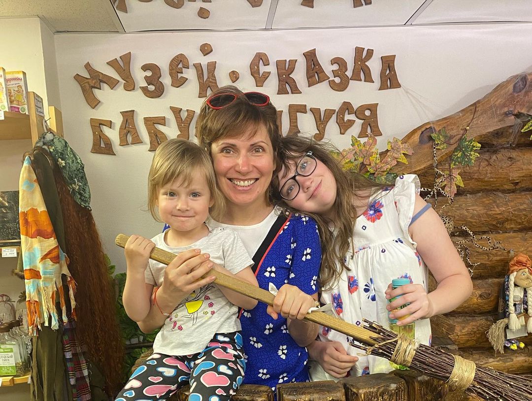 Не только мы отдыхали в минувший уик-энд на просторах любимого региона, но и медийные персоны из Москвы. Они провели праздничные выходные во Владимире и Суздале. 