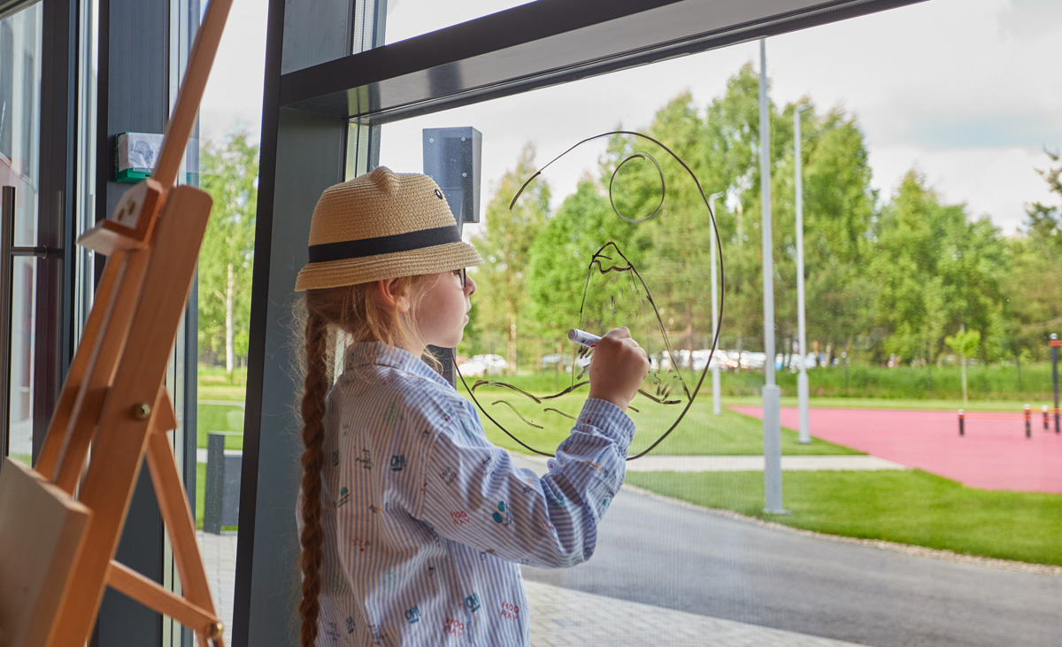 Первая школа Доброграда станет флагманом для развития всей образовательной системы города, уверена директор учебного заведения Лада Владимировна Силина. Познакомиться с уникальным проектом можно на финальном в этом учебном году дне открытых дверей, который пройдет в школе «МИР» 18 июня!