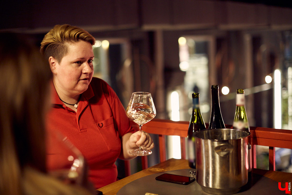 Владимирский кавист Елена Крутова вошла в десятку лучших профессионалов страны. Нашему изданию «смотритель погреба» поведала о непрозрачном конкурсе, непрерывной учебе и, куда же без этого, крепких напитках
