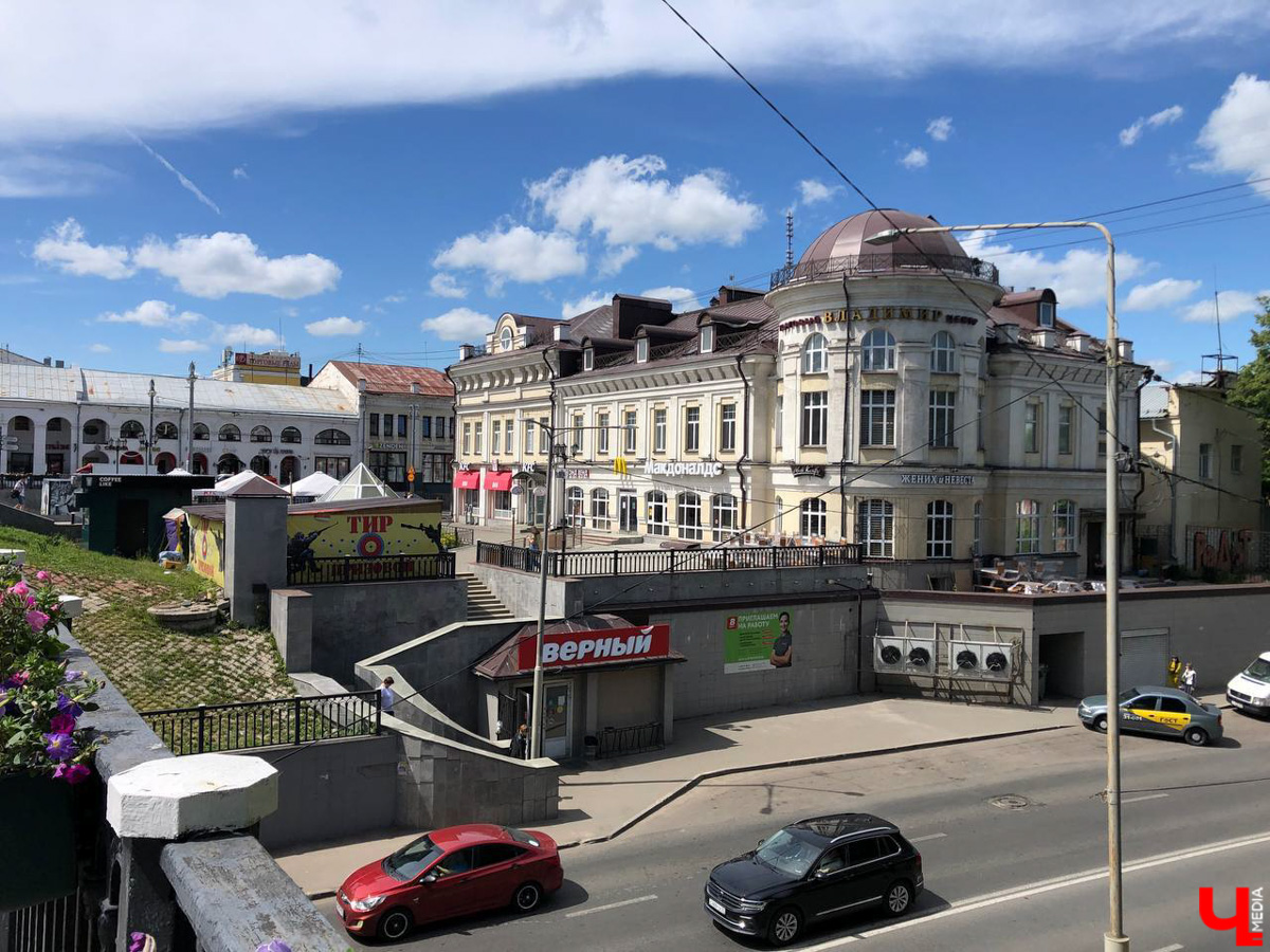 Во Владимире готовятся к открытию бывшие рестораны сети McDonald’s. Ожидается, что заведения общепита распахнут свои двери уже в июле. Сейчас руководство занимается подбором персонала.