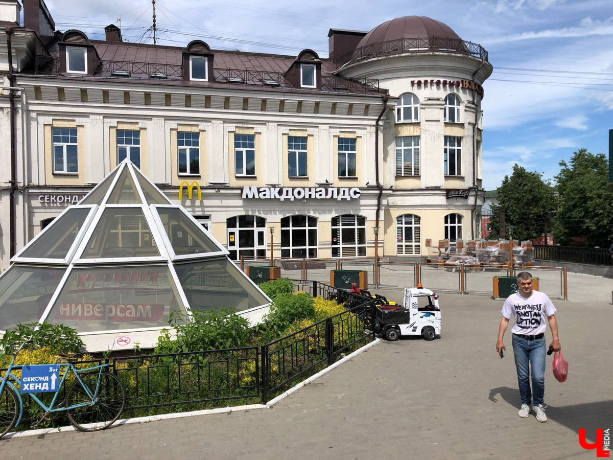 Во Владимире готовятся к открытию бывшие рестораны сети McDonald’s. Ожидается, что заведения общепита распахнут свои двери уже в июле. Сейчас руководство занимается подбором персонала.