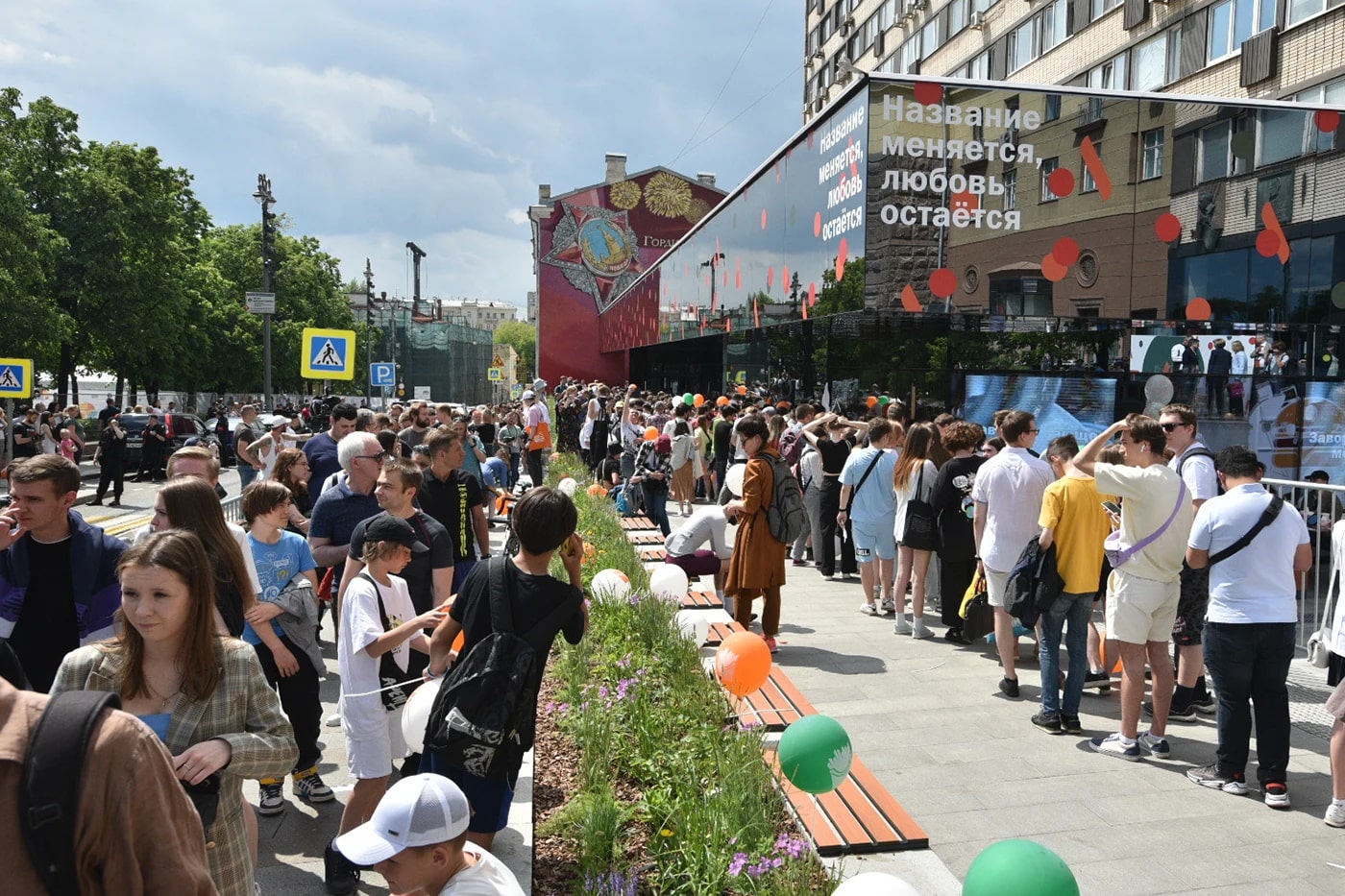 Во Владимире готовятся к открытию бывшие рестораны сети McDonald’s. Ожидается, что заведения общепита распахнут свои двери уже в июле. Сейчас руководство занимается подбором персонала.